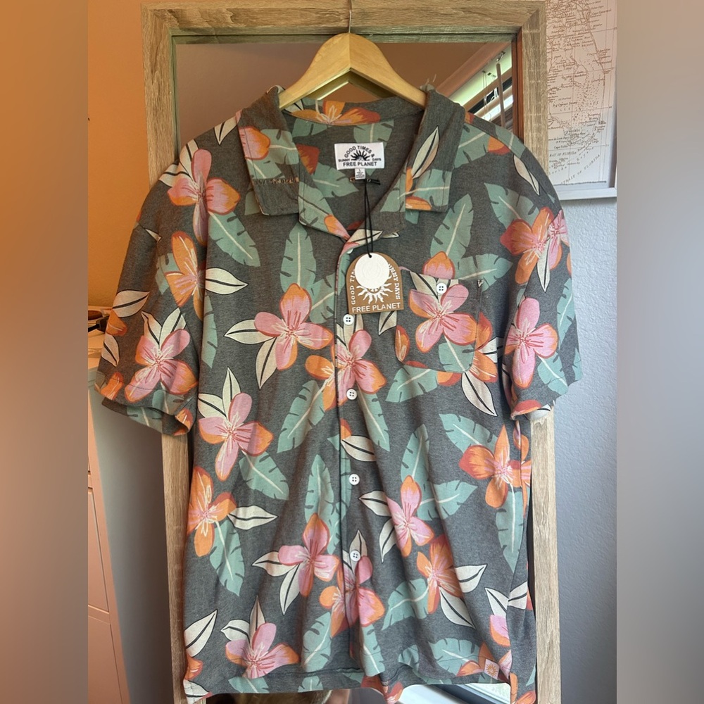 NWT Free Planet Men’s Tropical Floral Size Large Heather Grey Button Up Shirt